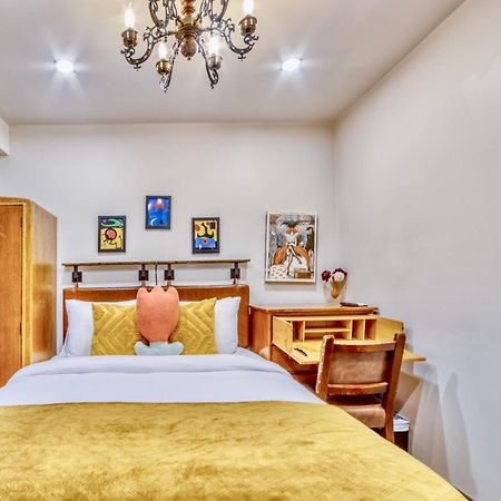 Neocolonial Nouveau Kensington Vacation Home Ванкувер Екстер'єр фото
