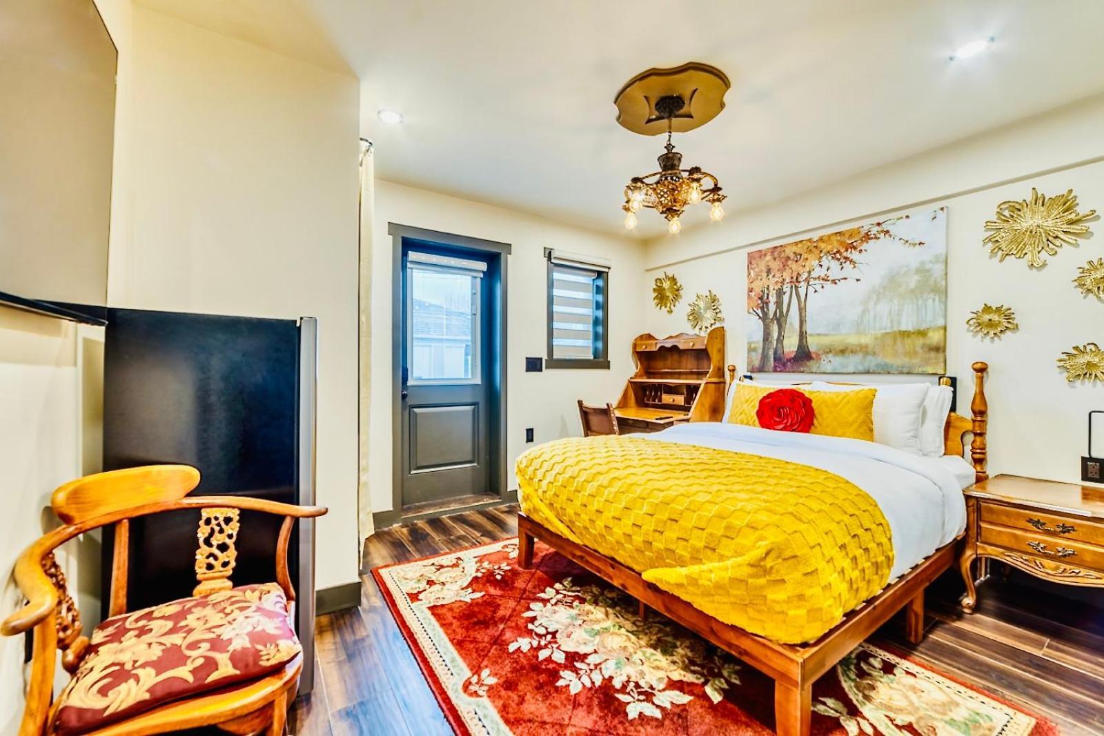 Neocolonial Nouveau Kensington Vacation Home Ванкувер Екстер'єр фото