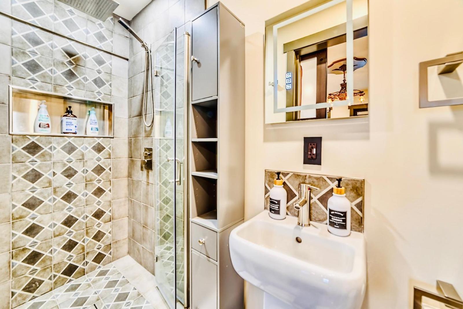Neocolonial Nouveau Kensington Vacation Home Ванкувер Екстер'єр фото